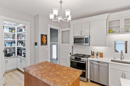 2118 Park Pl, Milwaukee WI  53211-3654 exterior