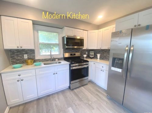 1733 5th Ave, Bayshore, NY 11706-3407