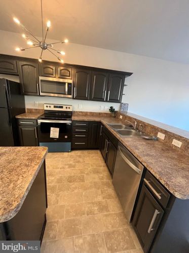 35155 Sara Ct, Locust Grove, VA 22508-2192