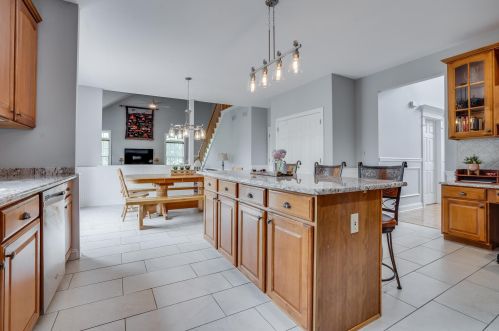 5 Harber Dr, Glen Gardner, NJ 08826-3158