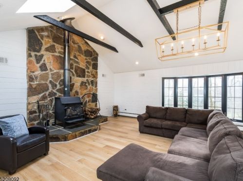 104 King George Rd, Warren NJ  07059-6955 exterior