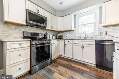 8 Kings Ct, Auburn NJ  08085-5033 exterior