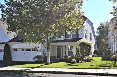 210 Sonata Ct, Eastport, NY 11941-1617