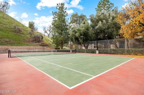 26110 Alizia Canyon Dr, Calabasas CA  91302-2639 exterior