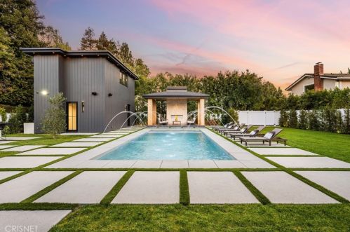 4508 Haskell Ave, Van Nuys CA  91436-3148 exterior