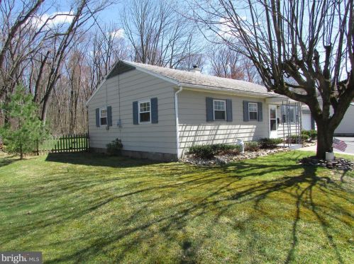 109 Main St, Shoemakersville, PA 19555-1407