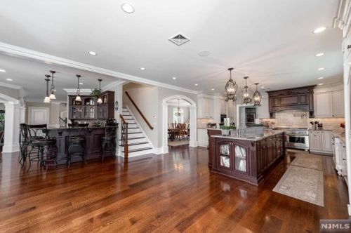 243 Glen Pl, Franklin Lakes NJ  07417-2707 exterior