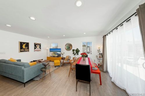 5702 Bakewell St, San Diego CA 92117-4044 exterior