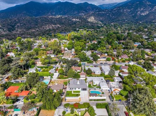 295 Poppyfields Dr, Altadena CA  91001-4837 exterior