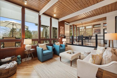 77 Lakeview Dr, Lake Geneva WI  53147-9701 exterior