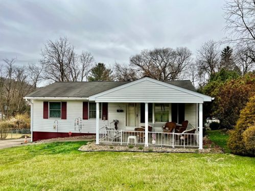 386 Donnell Rd, New Kensington, PA 15068-3410