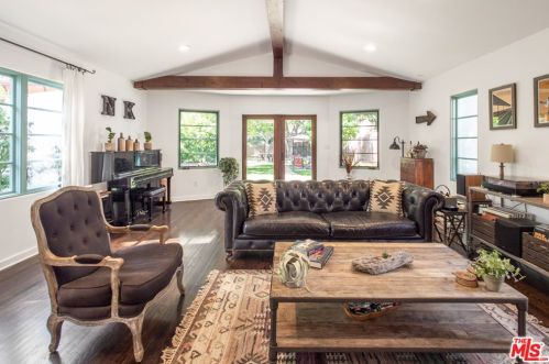 2621 Glenoaks Blvd, Glendale CA  91206-3108 exterior