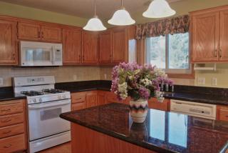 12600 Sandy Point Rd, Edina MN  55347-4650 exterior