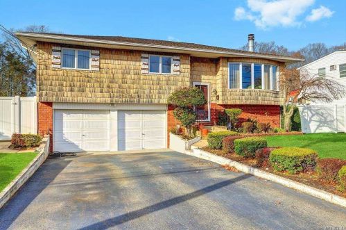 141 Prairie Dr, Babylon, NY 11703-1103