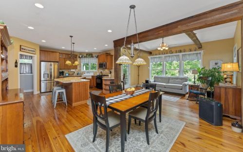 185 Clover Ln, Perkiomenville PA  18074-9485 exterior