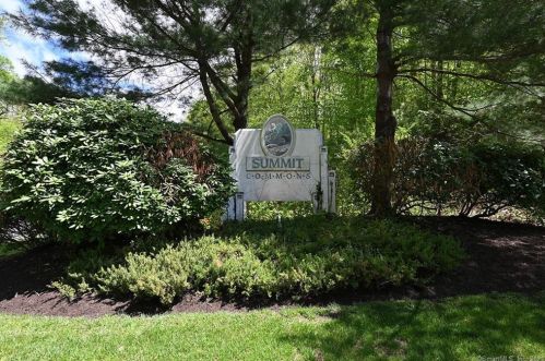 101 Pinnacle Rdg, Derby CT  06418-1143 exterior