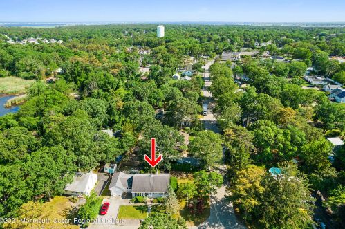 557 Kingfisher Cir, Bricktown, NJ 08723-5537