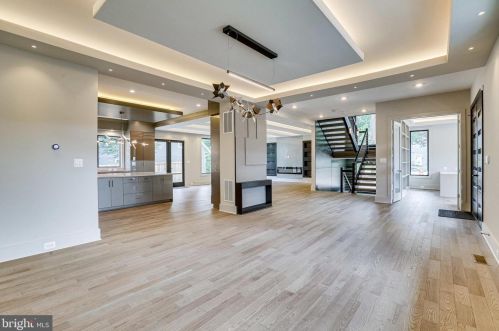 3134 Sleepy Hollow Rd, Falls Church, VA 22042-3147