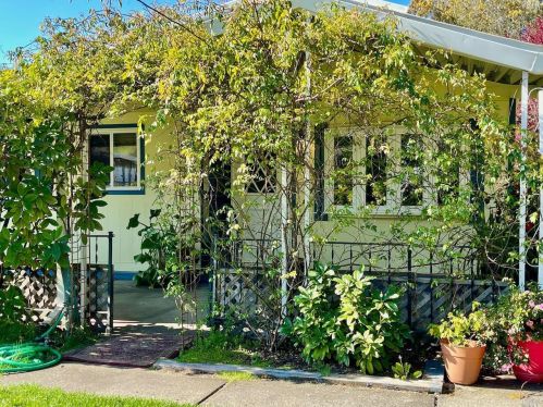 201 Mossgate Dr, Santa Rosa, CA 95409-2730