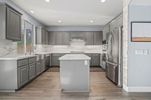 27836 Mariposa Ln, Santa Clarita CA  91384-4114 exterior