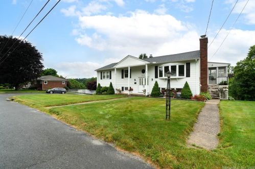 71 Blueberry Hill Rd, Waterbury, CT 06704-2102