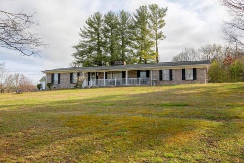 2202 Wilkinson Pike, Maryville, TN 37803-4131