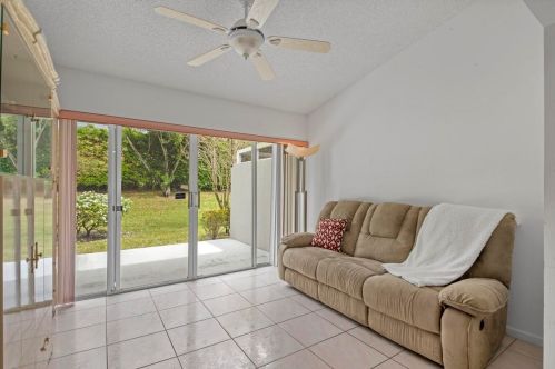 7617 Is Breeze Ter, Boynton Beach FL  33437-5403 exterior