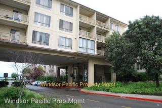 6 Commodore Dr, Oakland, CA 94608-1613