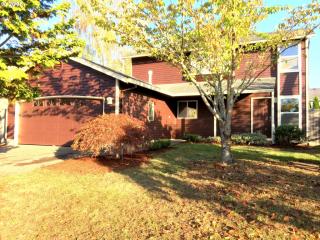 16217 Lyndel Ln, Beaverton, OR 97006-5294