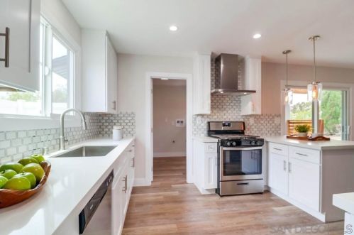 8853 Heraldry St, San Diego CA  92123-2221 exterior