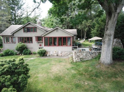 61 Indian Trl, Brookfield Center, CT 06804-1007