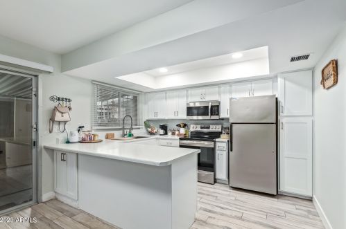 6678 43rd Ave, Glendale, AZ 85301-4204