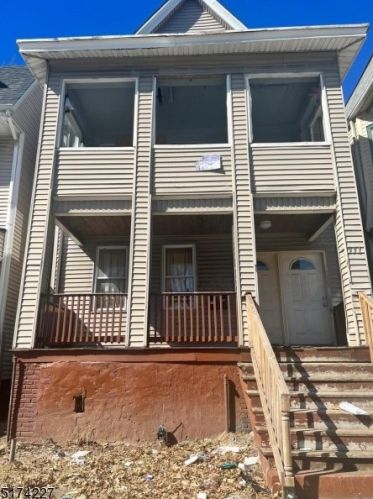 531 Clinton St, East Orange NJ  07018-1031 exterior