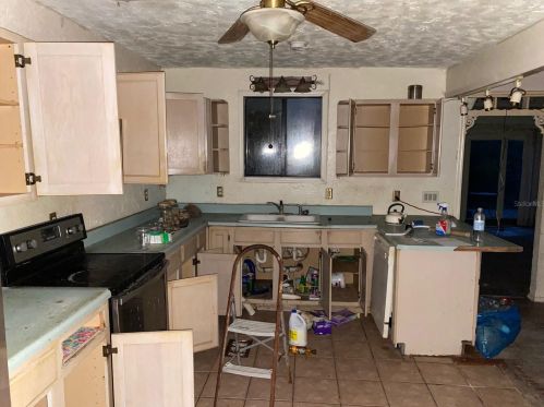 9815 Reylinda Ave, Thonotosassa, FL 33592-3318