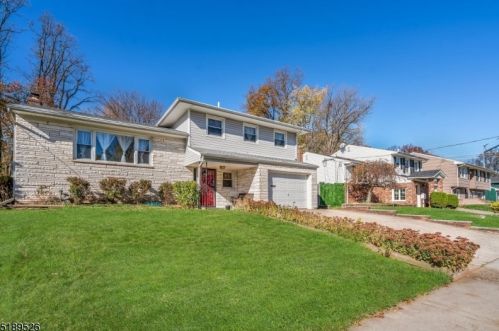478 6th Ave, Roselle, NJ 07203-2401