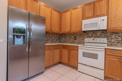 913 168 Ave, Hollywood FL 33028-2021 exterior