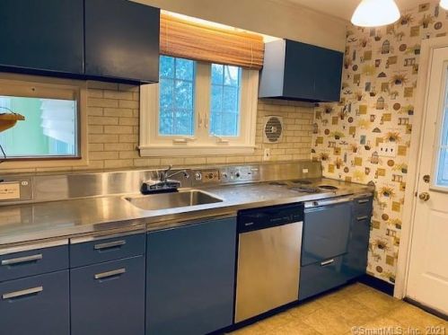 34 Robert Ln, Wallingford CT  06492-4317 exterior