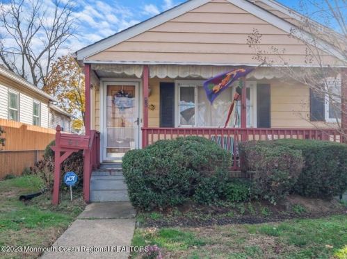 93 Sunset Ave, Tinton Falls NJ  07701-1433 exterior