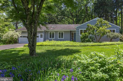 100 Ovington Rd, Yardley, PA 19067-7316