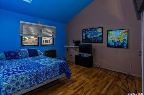 2837 Robert Ln, North Bellmore NY  11710-2927 exterior