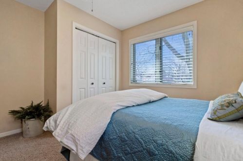 1924 Washburn Ave, Minneapolis MN 55411-2326 exterior