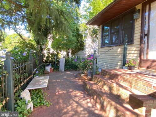 1110 Wagoner Dr, Wilmington, DE 19805-1119