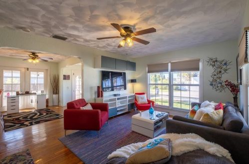 2822 42nd Ave, Saint Petersburg, FL 33714-4548