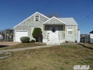 25 Brockmeyer Dr, East Massapequa, NY 11758-7804