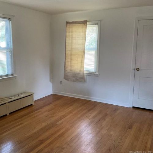 429 Elm St, Windsor Locks CT  06096-1604 exterior