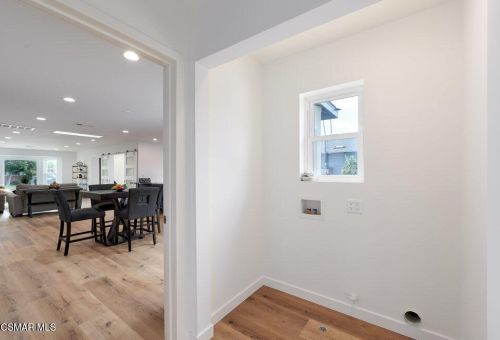 14363 Collins St, Van Nuys CA 91316-1030 exterior