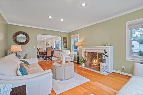 85 Longfellow St, Hartsdale, NY 10530-1049