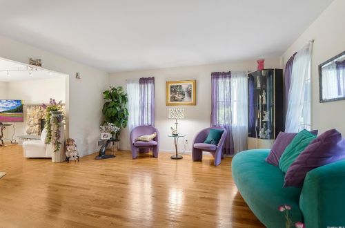 5 Daisy Ct, Northport NY  11768-2267 exterior