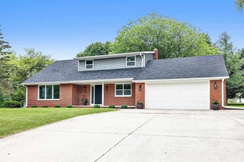 3073 Glenmore Rd, Green Bay, WI 54311-6821