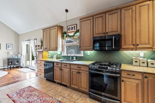 208 Virginia Dr, Bricktown NJ  08723-6521 exterior